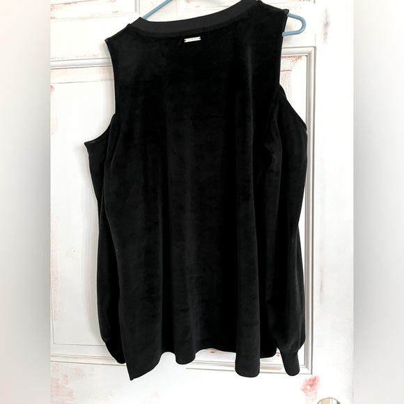 Michael Kors Open Shoulder Top - Picture 6 of 8